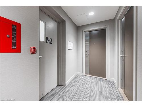 2001-2093 Fairview Street, Burlington, ON - Indoor Photo Showing Other Room