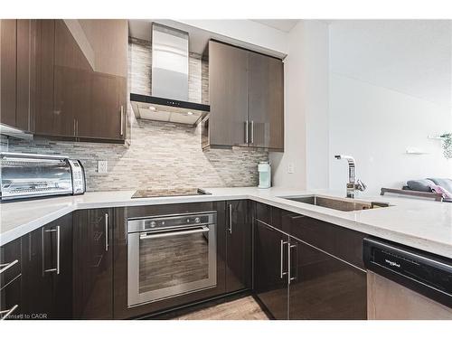 2001-2093 Fairview Street, Burlington, ON - Indoor Photo Showing Kitchen With Upgraded Kitchen