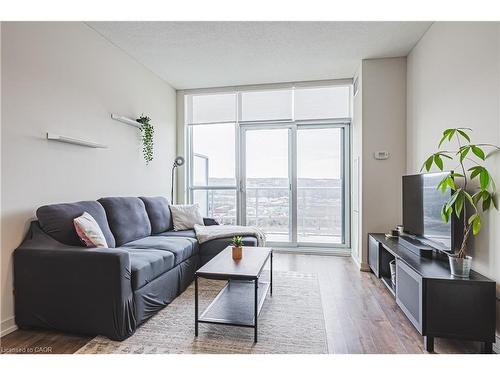 2001-2093 Fairview Street, Burlington, ON - Indoor Photo Showing Living Room