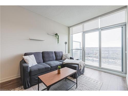 2001-2093 Fairview Street, Burlington, ON - Indoor Photo Showing Living Room
