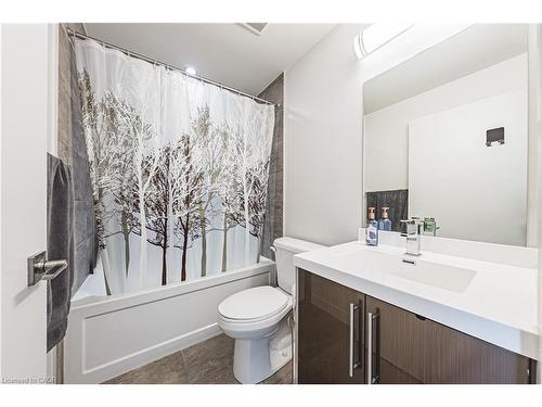 2001-2093 Fairview Street, Burlington, ON - Indoor Photo Showing Bathroom