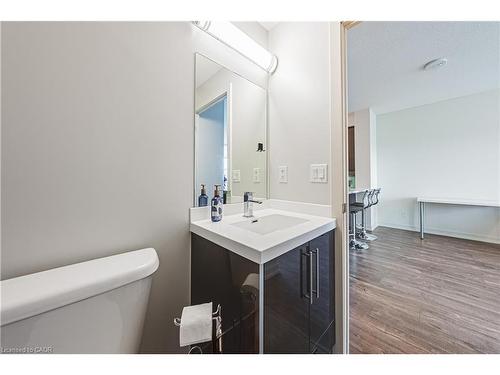 2001-2093 Fairview Street, Burlington, ON - Indoor Photo Showing Bathroom