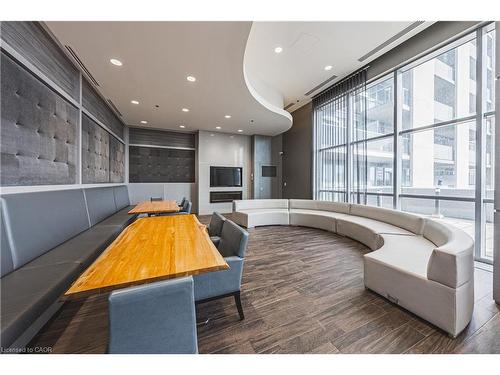 2001-2093 Fairview Street, Burlington, ON - Indoor