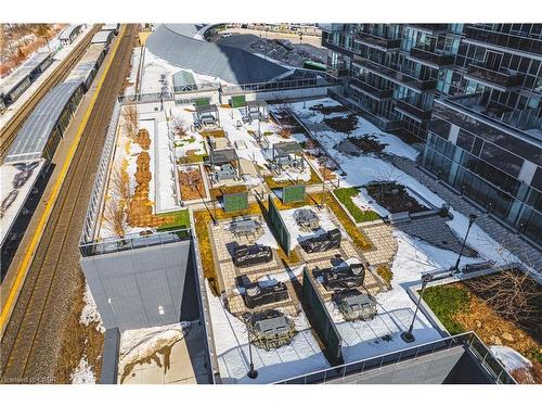 2001-2093 Fairview Street, Burlington, ON - Outdoor