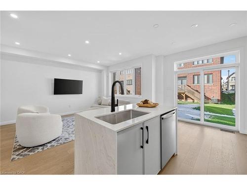 16 Sagewood Drive, Hamilton, ON - Indoor Photo Showing Kitchen