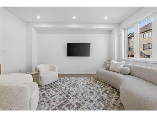 16 Sagewood Drive, Hamilton, ON - Indoor Photo Showing Living Room