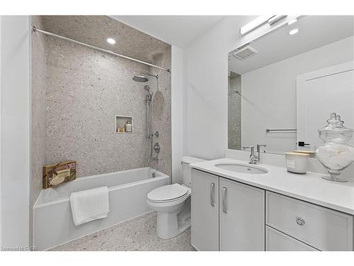 16 Sagewood Drive, Hamilton, ON - Indoor Photo Showing Bathroom
