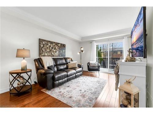 45 Hemlock Way, Grimsby, ON - Indoor Photo Showing Living Room
