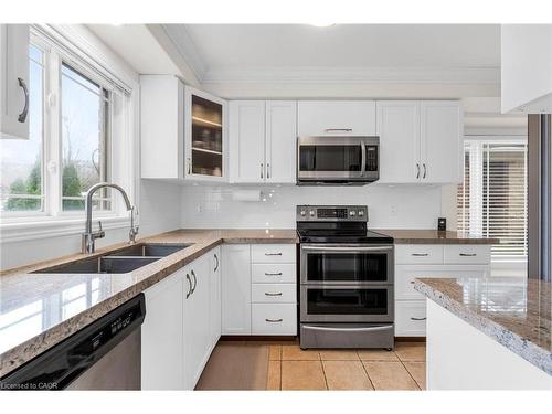 45 Hemlock Way, Grimsby, ON - Indoor Photo Showing Kitchen With Double Sink With Upgraded Kitchen