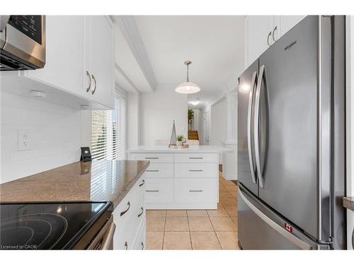 45 Hemlock Way, Grimsby, ON - Indoor Photo Showing Kitchen With Upgraded Kitchen