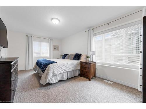 45 Hemlock Way, Grimsby, ON - Indoor Photo Showing Bedroom
