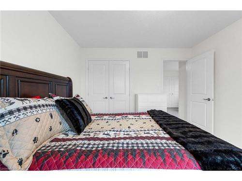 45 Hemlock Way, Grimsby, ON - Indoor Photo Showing Bedroom