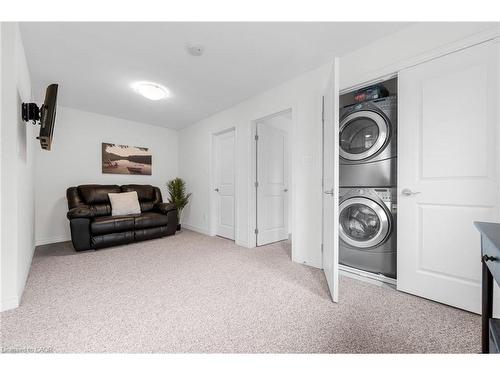 45 Hemlock Way, Grimsby, ON - Indoor Photo Showing Laundry Room
