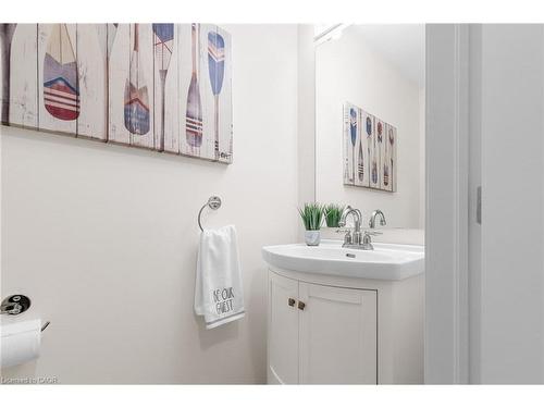 45 Hemlock Way, Grimsby, ON - Indoor Photo Showing Bathroom
