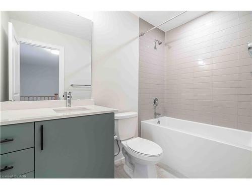 19-2184 Postmaster Drive, Oakville, ON - Indoor Photo Showing Bathroom