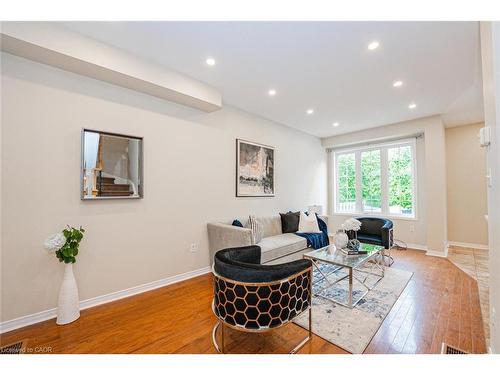 43-21 Diana Avenue, Brantford, ON - Indoor Photo Showing Living Room