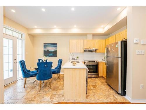 43-21 Diana Avenue, Brantford, ON - Indoor Photo Showing Kitchen