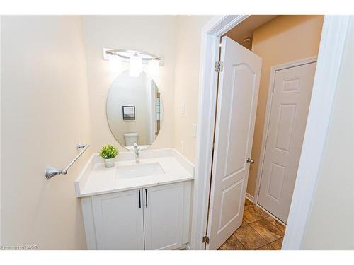43-21 Diana Avenue, Brantford, ON - Indoor Photo Showing Bathroom