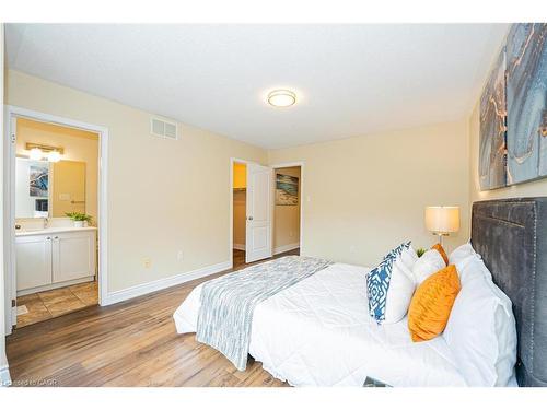 43-21 Diana Avenue, Brantford, ON - Indoor Photo Showing Bedroom