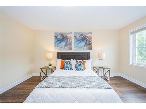 43-21 Diana Avenue, Brantford, ON - Indoor Photo Showing Bedroom