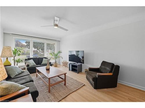 23 Percy Court, Hamilton, ON - Indoor Photo Showing Living Room