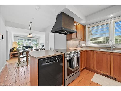 23 Percy Court, Hamilton, ON - Indoor Photo Showing Kitchen
