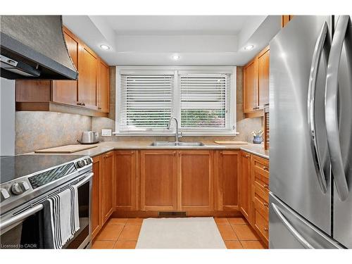 23 Percy Court, Hamilton, ON - Indoor Photo Showing Kitchen With Double Sink