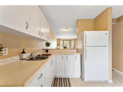 7-35 Nova Crescent, Welland, ON - Indoor Photo Showing Kitchen With Double Sink
