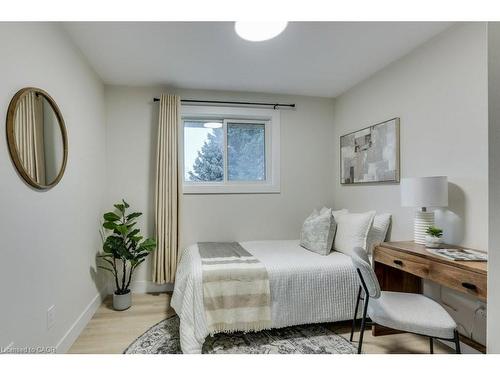 1855 Marconi Boulevard, London, ON - Indoor Photo Showing Bedroom