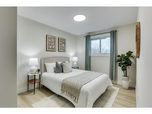 1855 Marconi Boulevard, London, ON - Indoor Photo Showing Bedroom