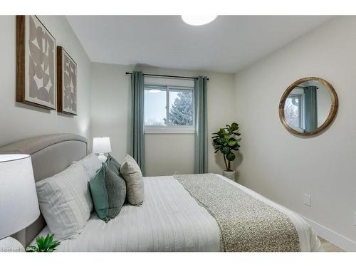 1855 Marconi Boulevard, London, ON - Indoor Photo Showing Bedroom