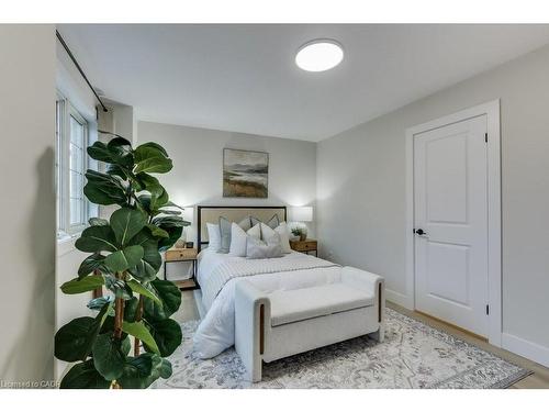 1855 Marconi Boulevard, London, ON - Indoor Photo Showing Bedroom