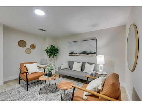1855 Marconi Boulevard, London, ON - Indoor Photo Showing Living Room