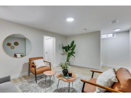 1855 Marconi Boulevard, London, ON - Indoor Photo Showing Living Room