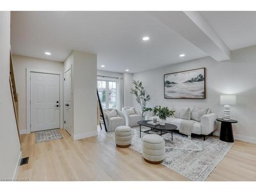 1855 Marconi Boulevard, London, ON - Indoor Photo Showing Living Room