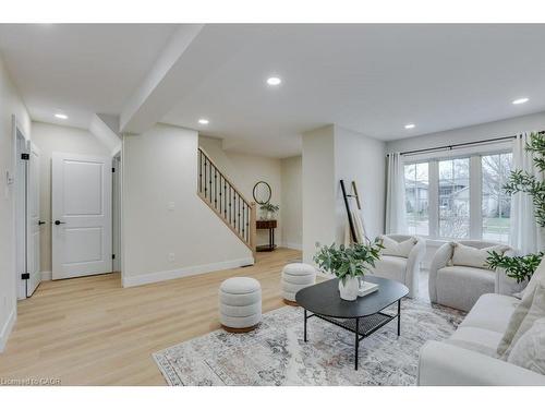 1855 Marconi Boulevard, London, ON - Indoor Photo Showing Living Room