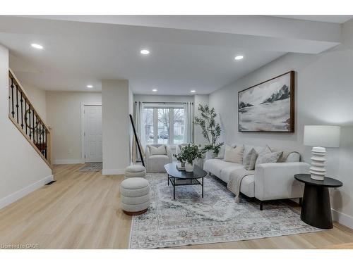 1855 Marconi Boulevard, London, ON - Indoor Photo Showing Living Room