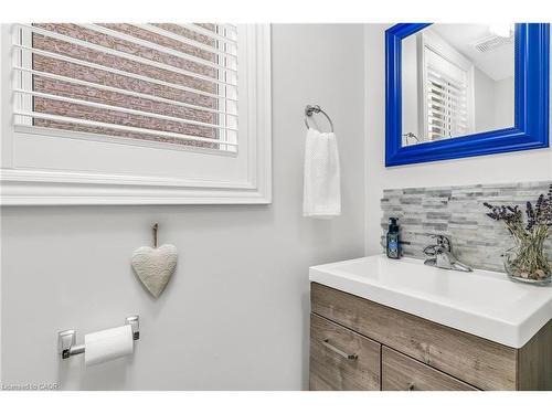 273 Duskywing Way, Oakville, ON - Indoor Photo Showing Bathroom