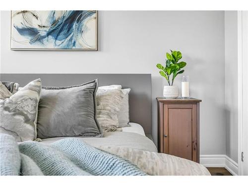273 Duskywing Way, Oakville, ON - Indoor Photo Showing Bedroom