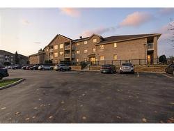 16-3050 Pinemeadow Drive  Burlington, ON L7M 3X5