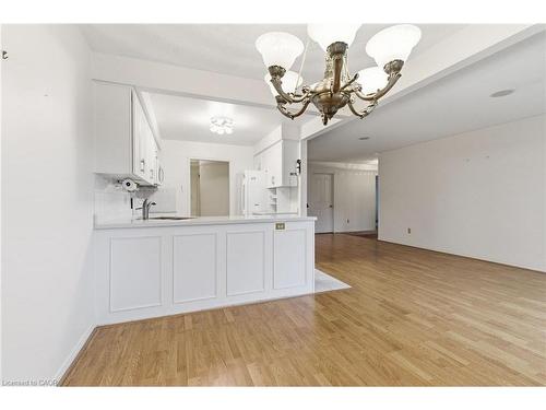 16-3050 Pinemeadow Drive, Burlington, ON - Indoor