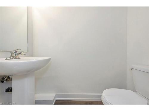 65 Woodman Drive N, Hamilton, ON - Indoor Photo Showing Bathroom