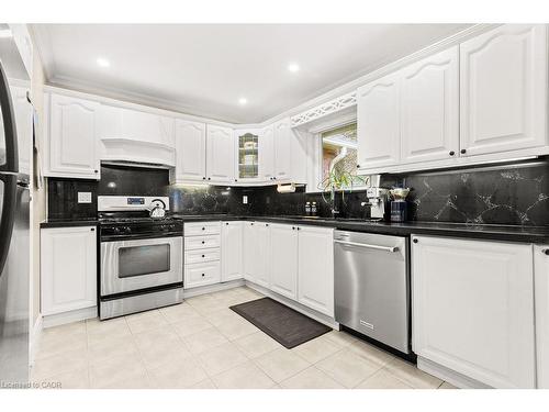 46 Wadsworth Circle, Brampton, ON - Indoor Photo Showing Kitchen