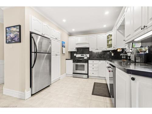 46 Wadsworth Circle, Brampton, ON - Indoor Photo Showing Kitchen