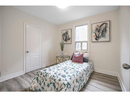 230 Mcanulty Boulevard, Hamilton, ON - Indoor Photo Showing Bedroom