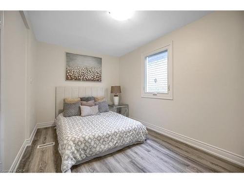 230 Mcanulty Boulevard, Hamilton, ON - Indoor Photo Showing Bedroom