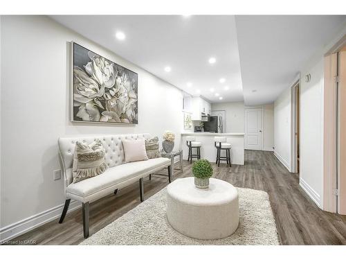 230 Mcanulty Boulevard, Hamilton, ON - Indoor Photo Showing Living Room