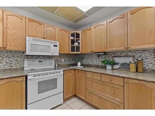 78 Freemont Street, Waterloo, ON - Indoor Photo Showing Kitchen