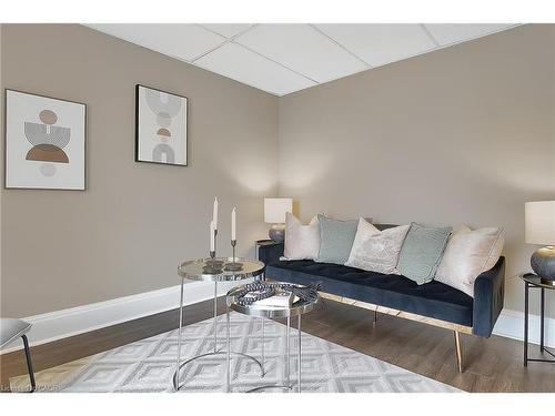 211 Dolph Street N, Cambridge, ON - Indoor