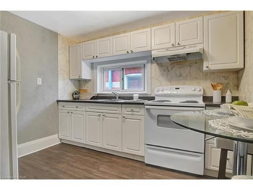 211 Dolph Street N, Cambridge, ON - Indoor Photo Showing Kitchen
